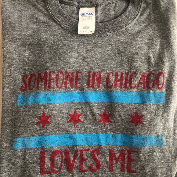 Someone in Chicago loves me T-Shirt - Picture 3 of 3
